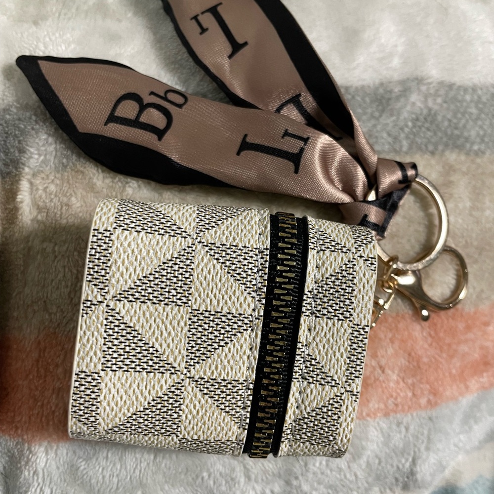 Elegant Keychain/Airpods Pouch